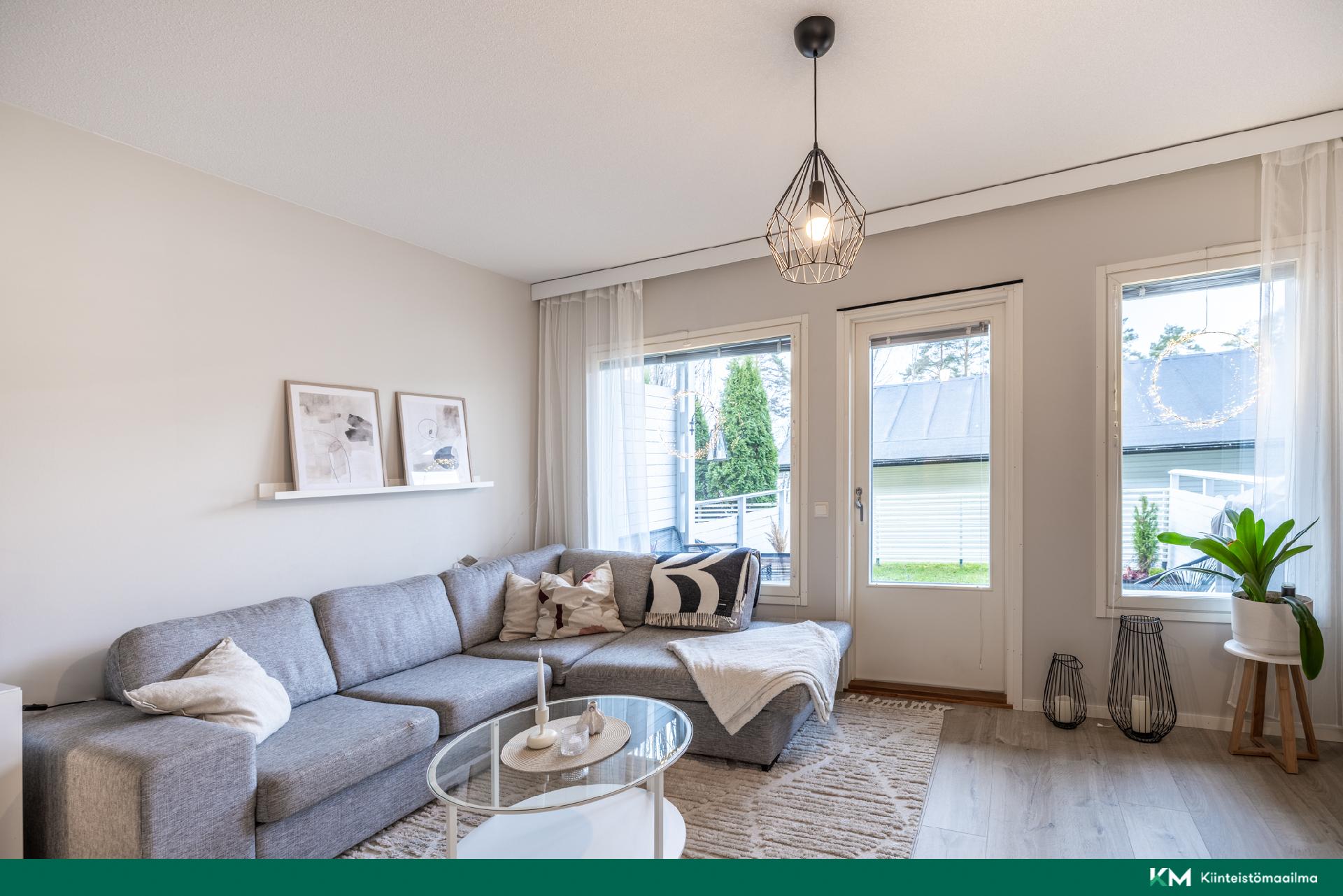 käynti takapihan terassille