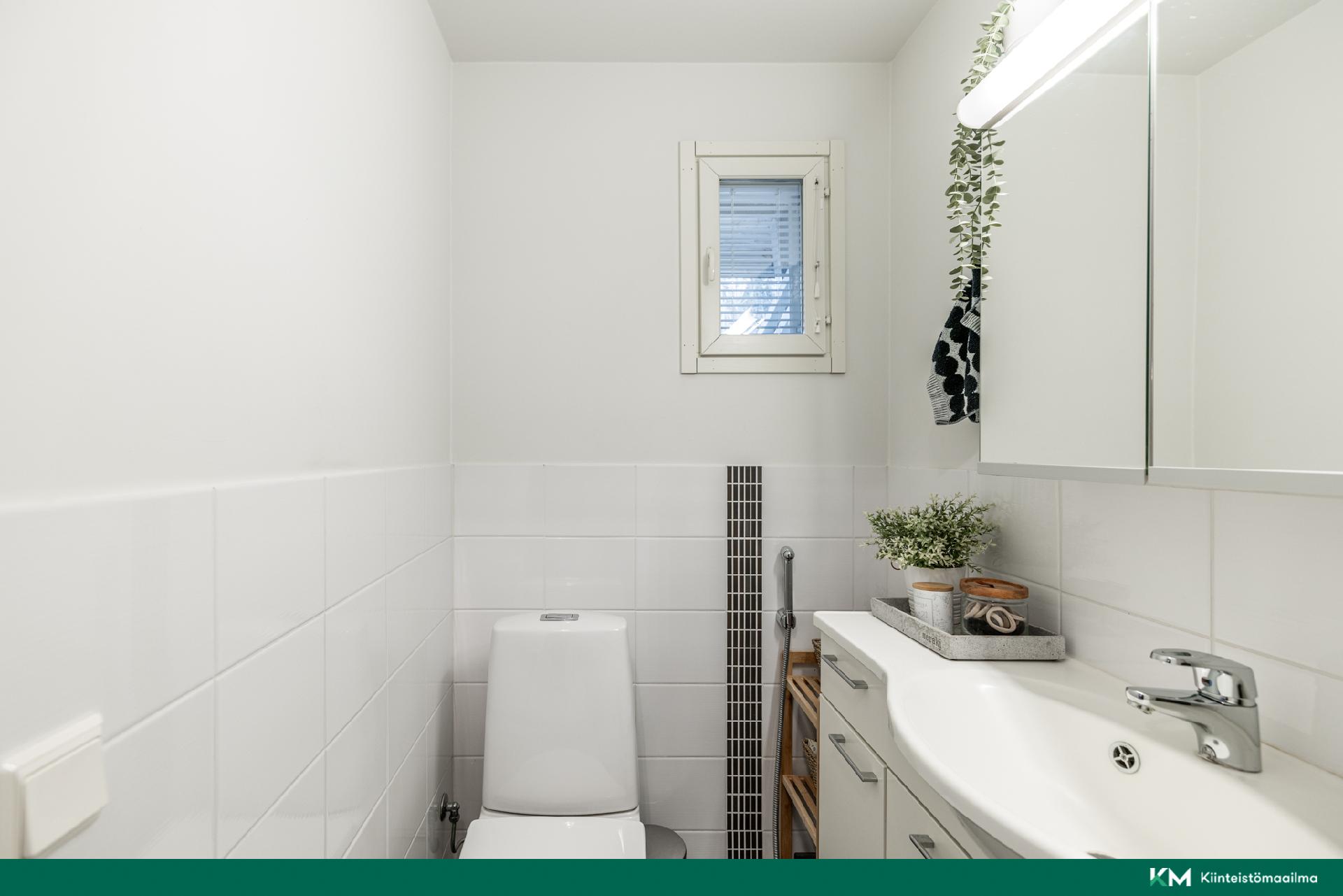 alakerran erillinen wc