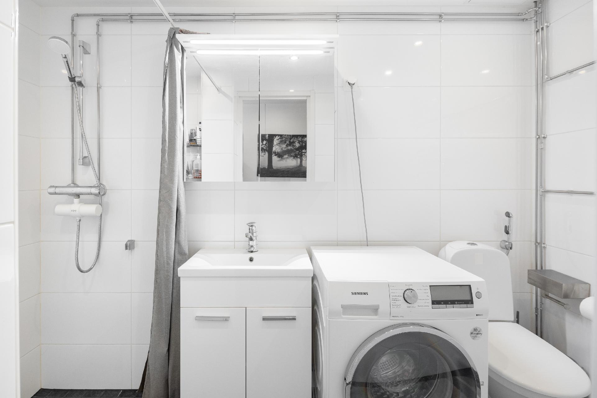 Kylpyhuoneeseen sopii isompikin pyykinpesukone