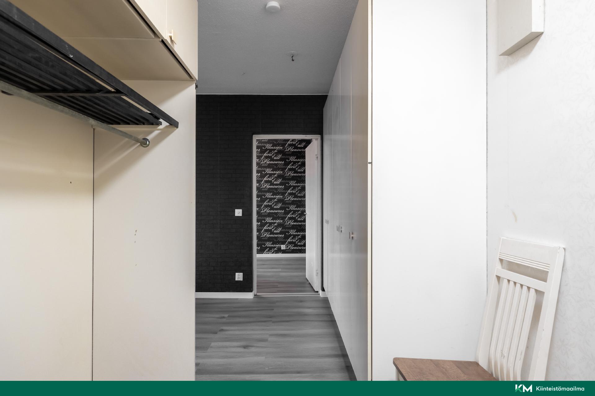 Näkymä ulko-ovelta