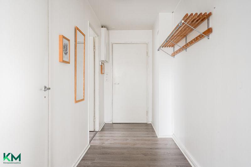 Poikkikatu 4, Paavola, Lahti