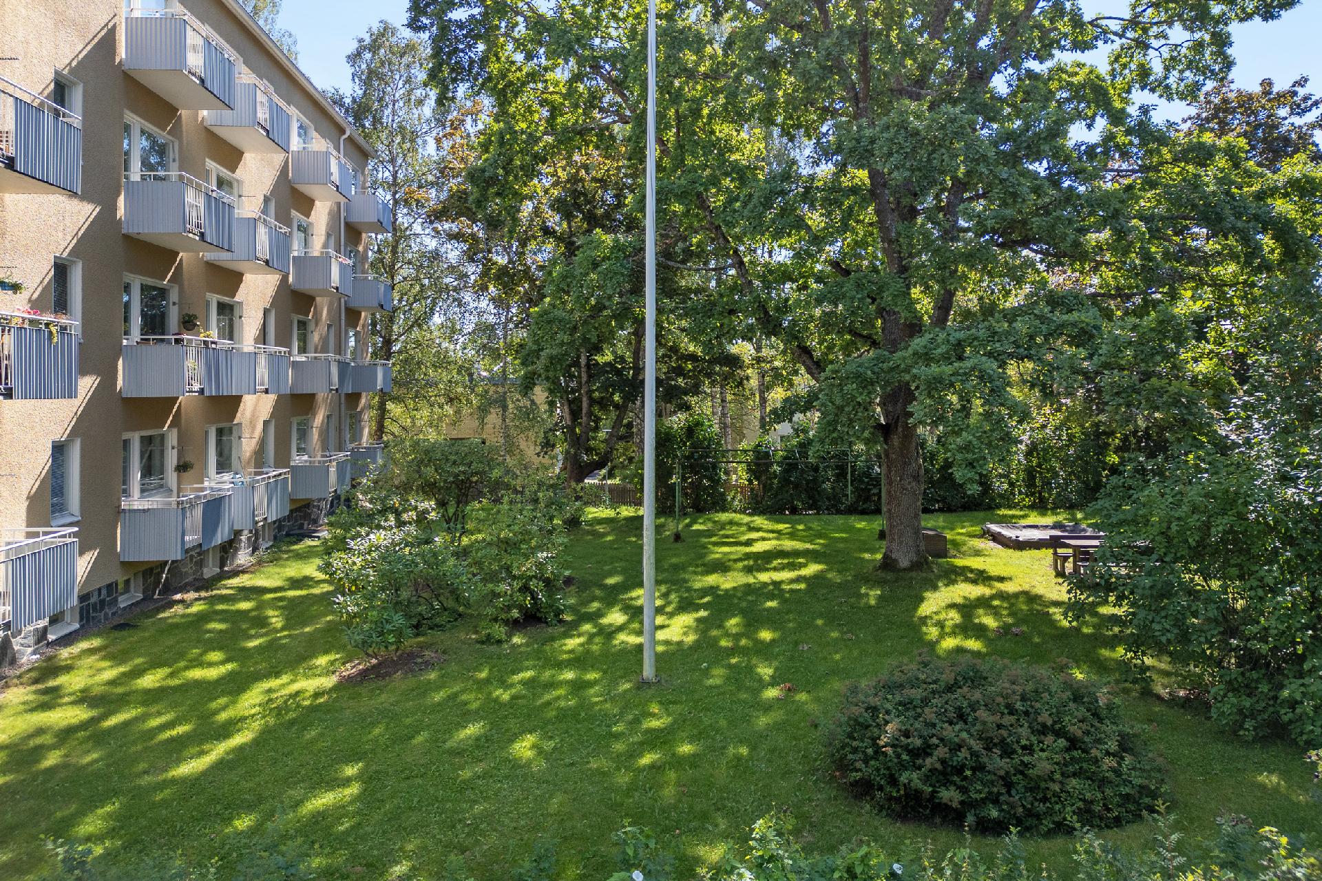 Kesällä tunnelma on kuin viherkeitaassa!