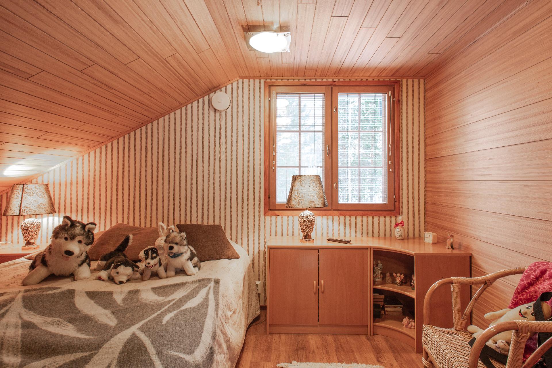 Yläkerran toinen makuuhuone