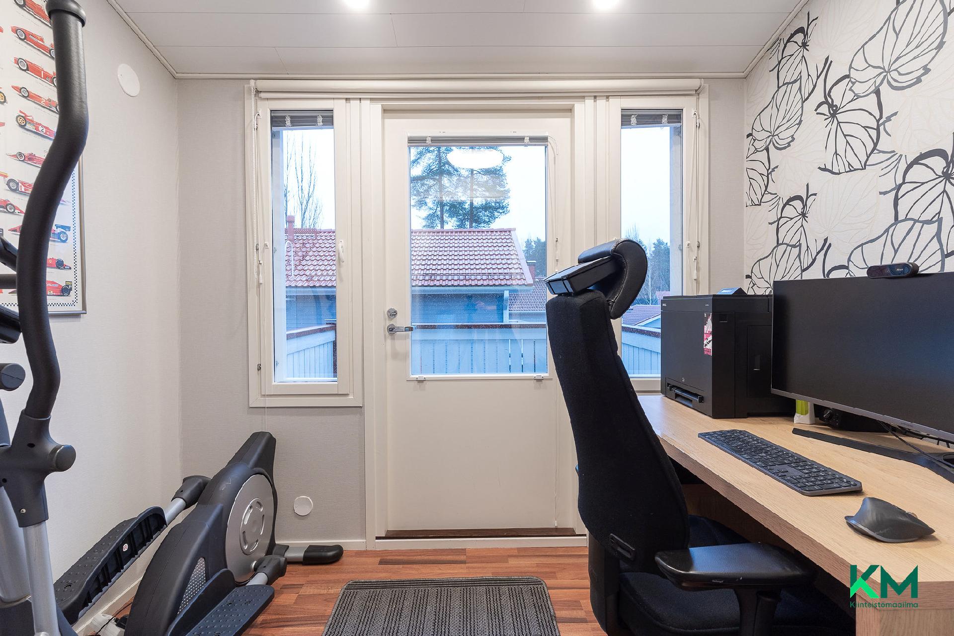 Yläkerran työhuone