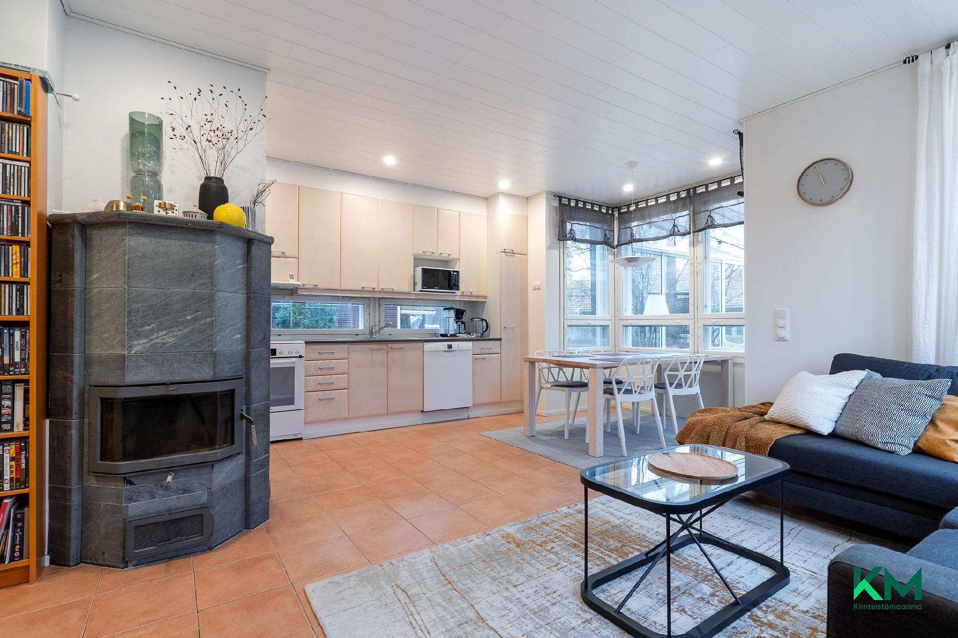 Tupakeittiö-olohuone