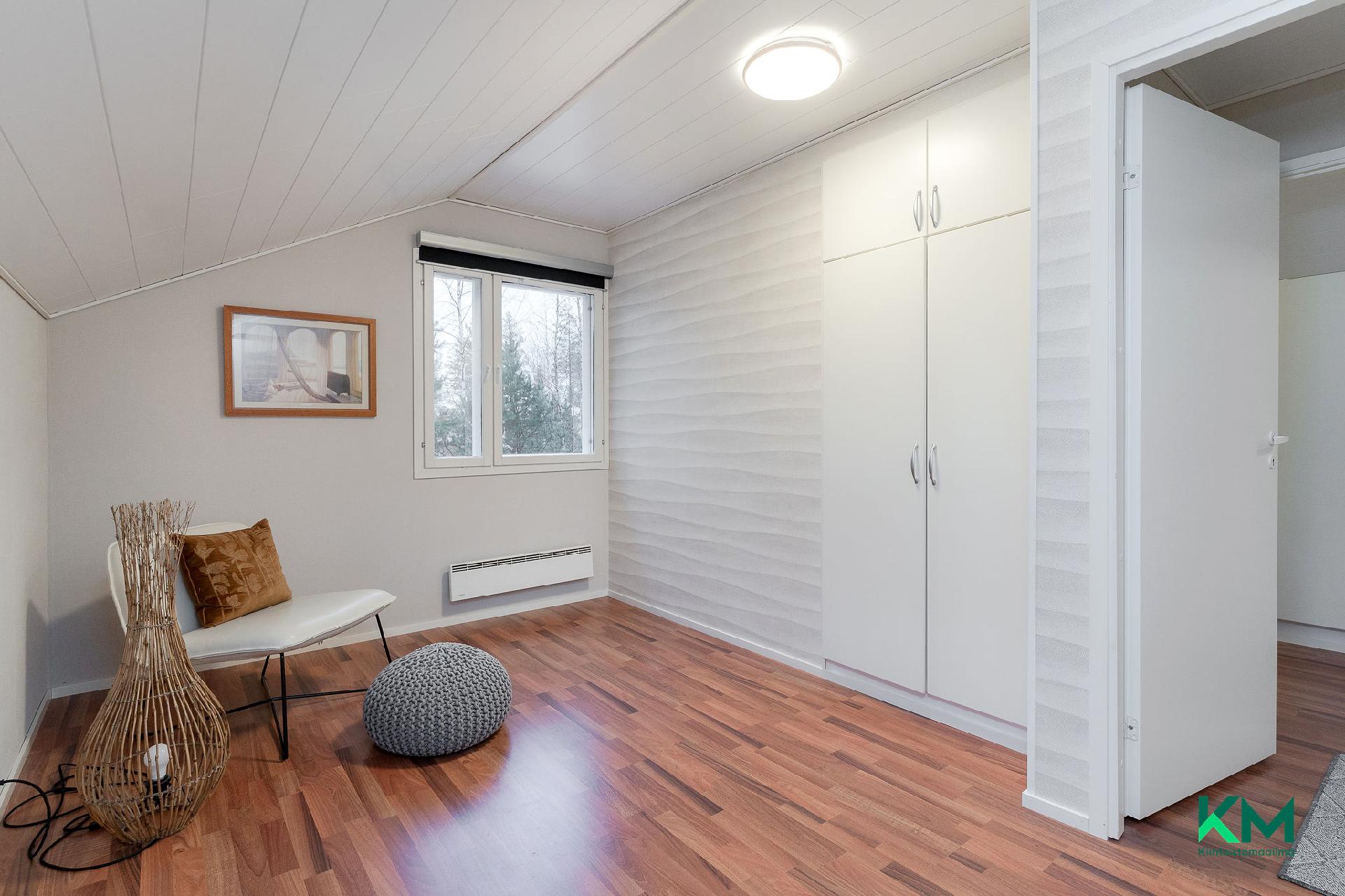 Yläkerran makuuhuone