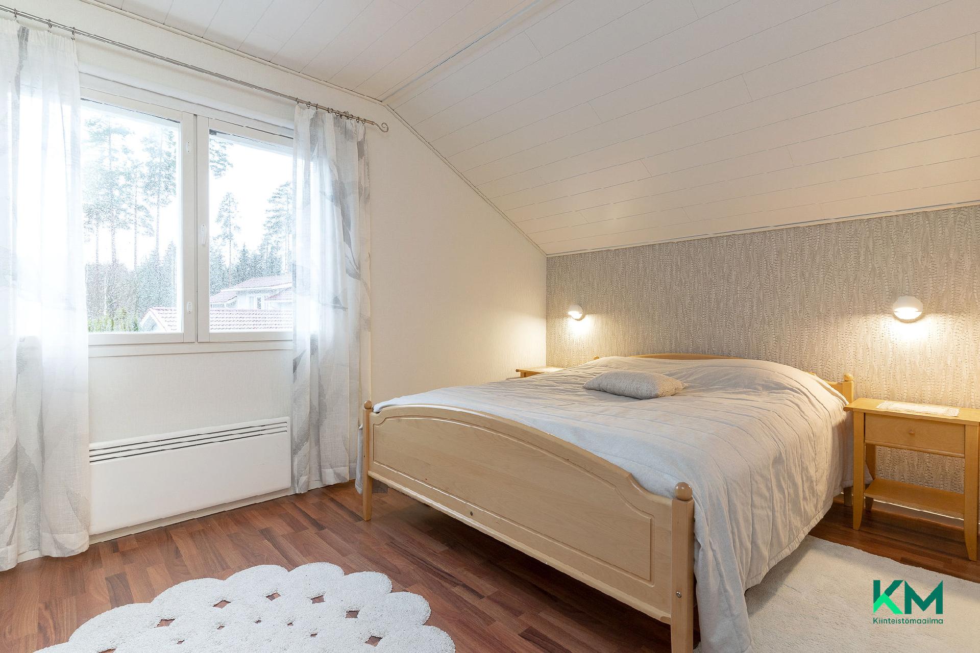 Yläkerran makuuhuone