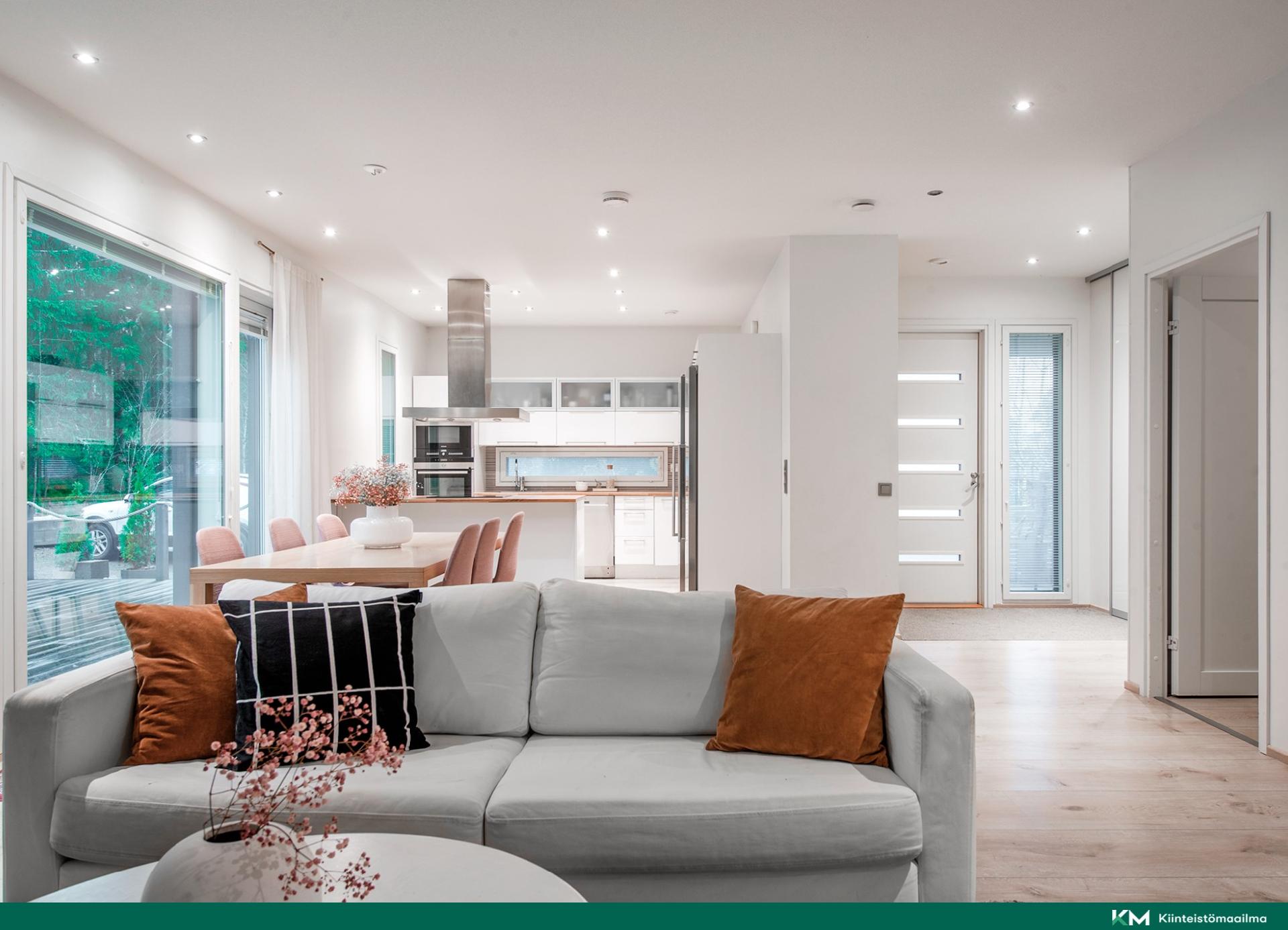 Metsäluikkiontie 10, Naantali