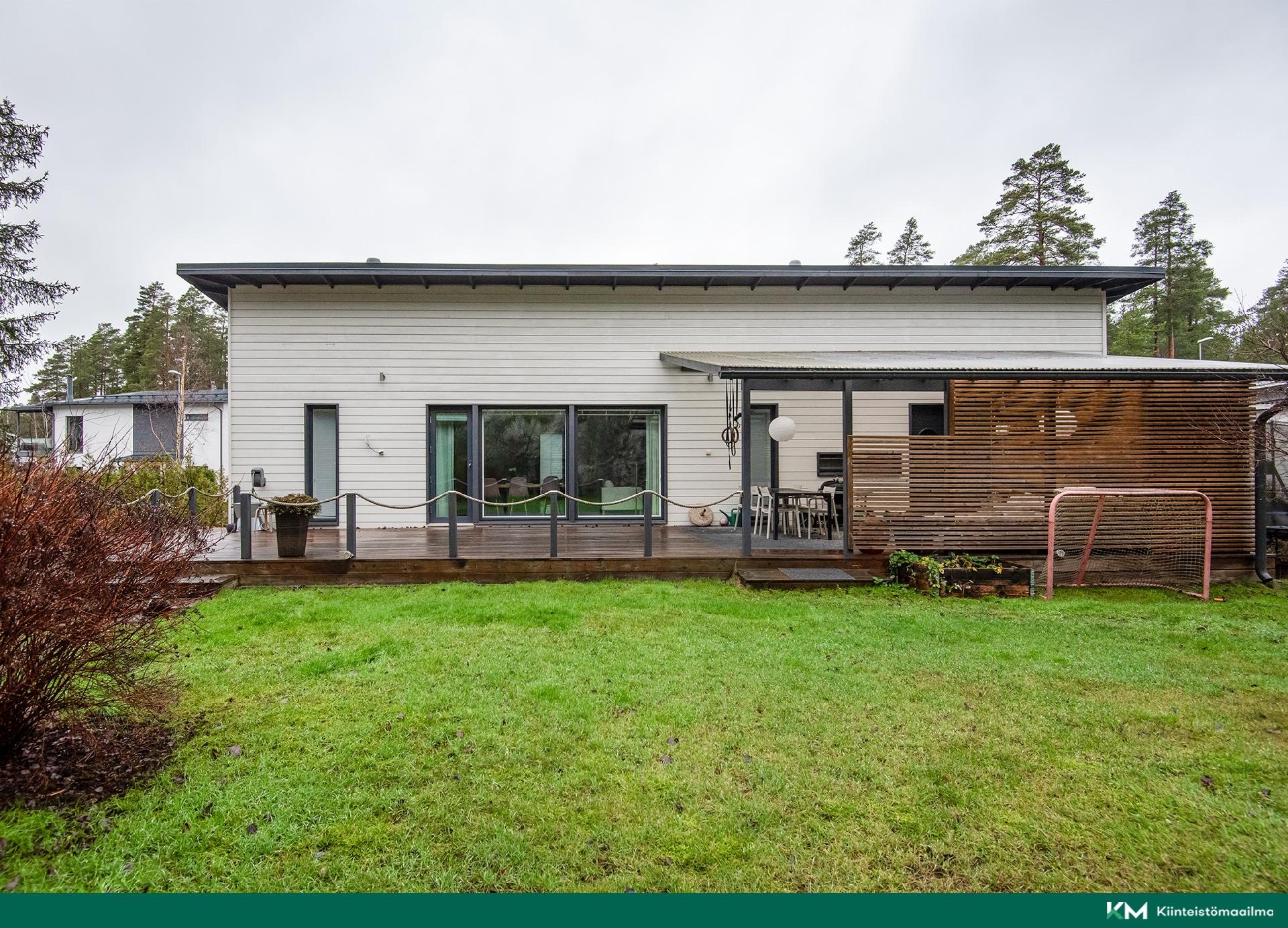 Metsäluikkiontie 10, Naantali