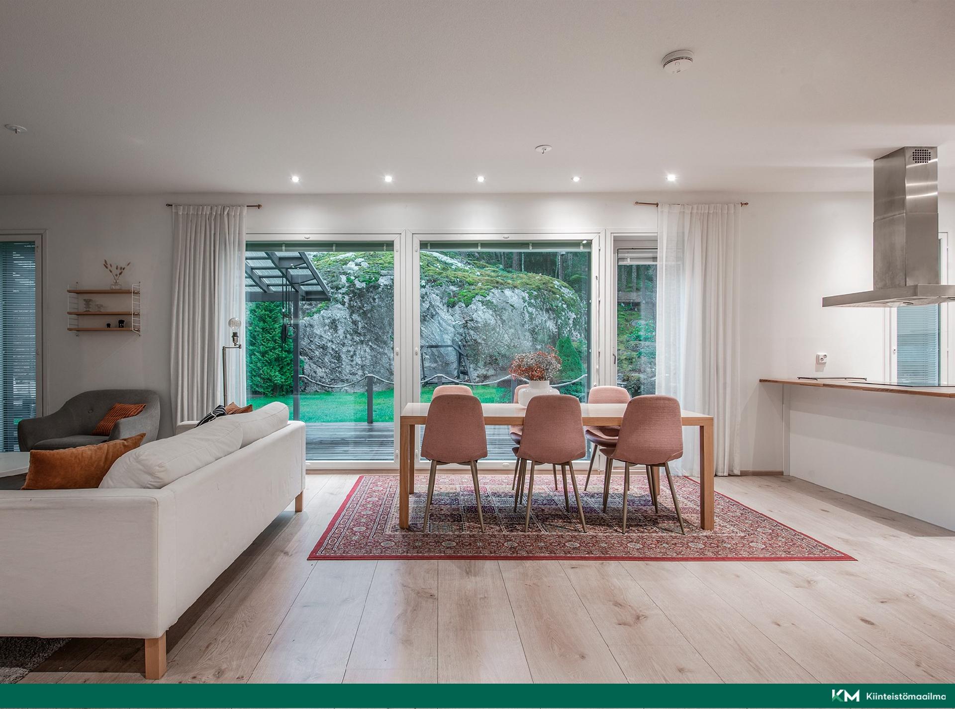 Metsäluikkiontie 10, Naantali