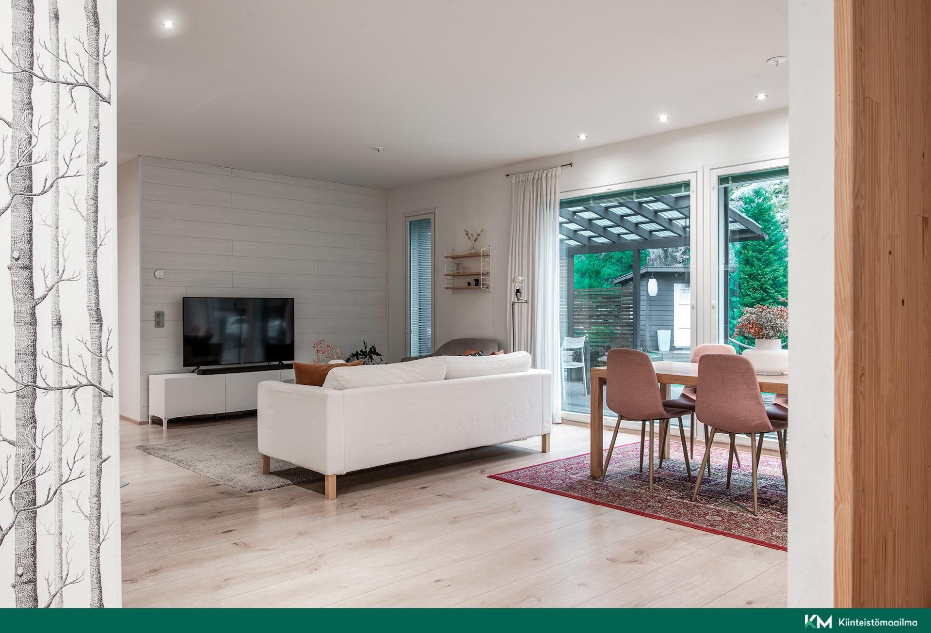 Metsäluikkiontie 10, Naantali