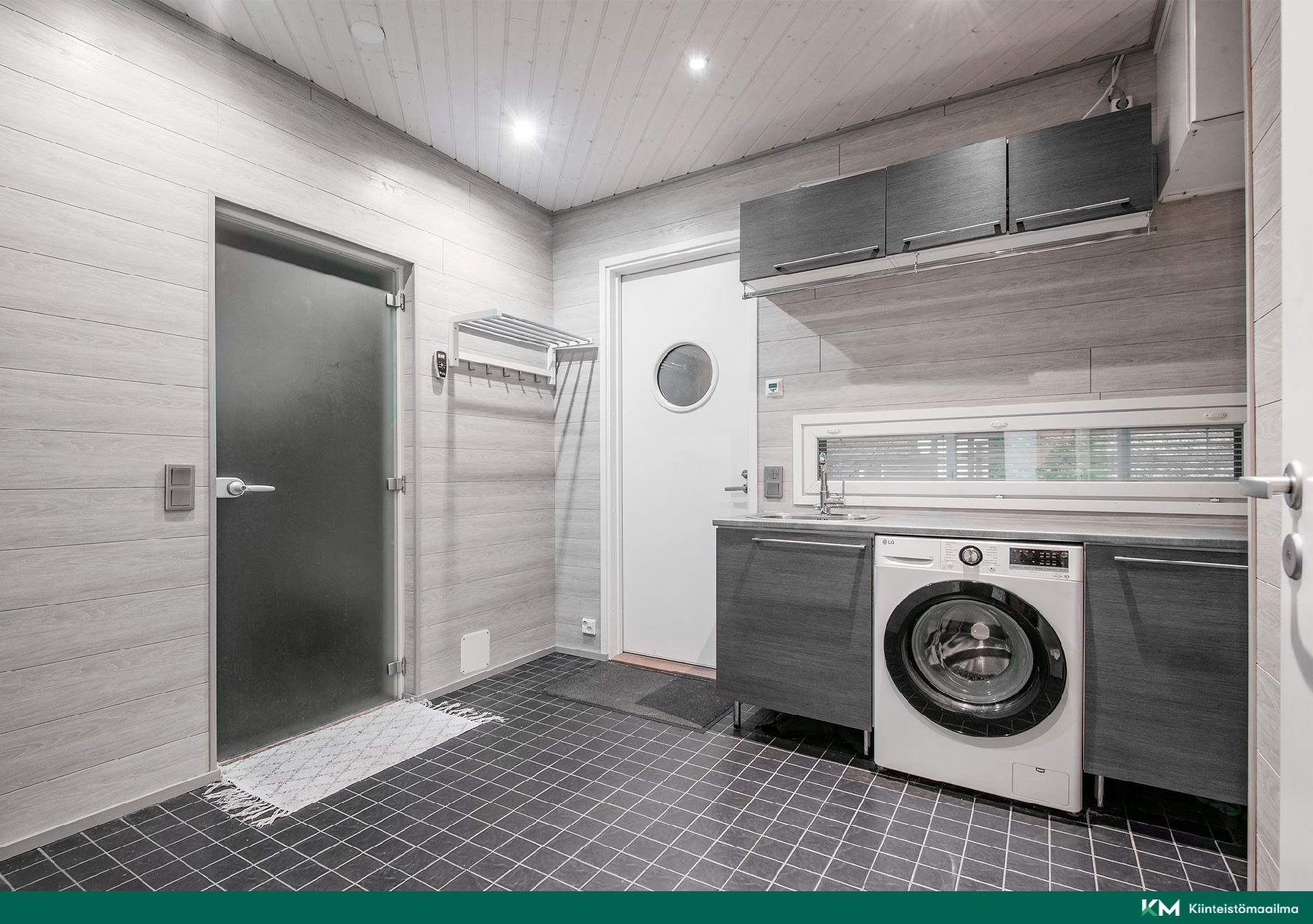 Metsäluikkiontie 10, Naantali