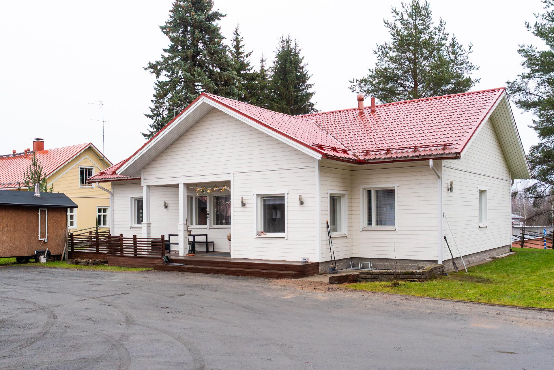 Isolahdentie 4, Rajala, Muurame