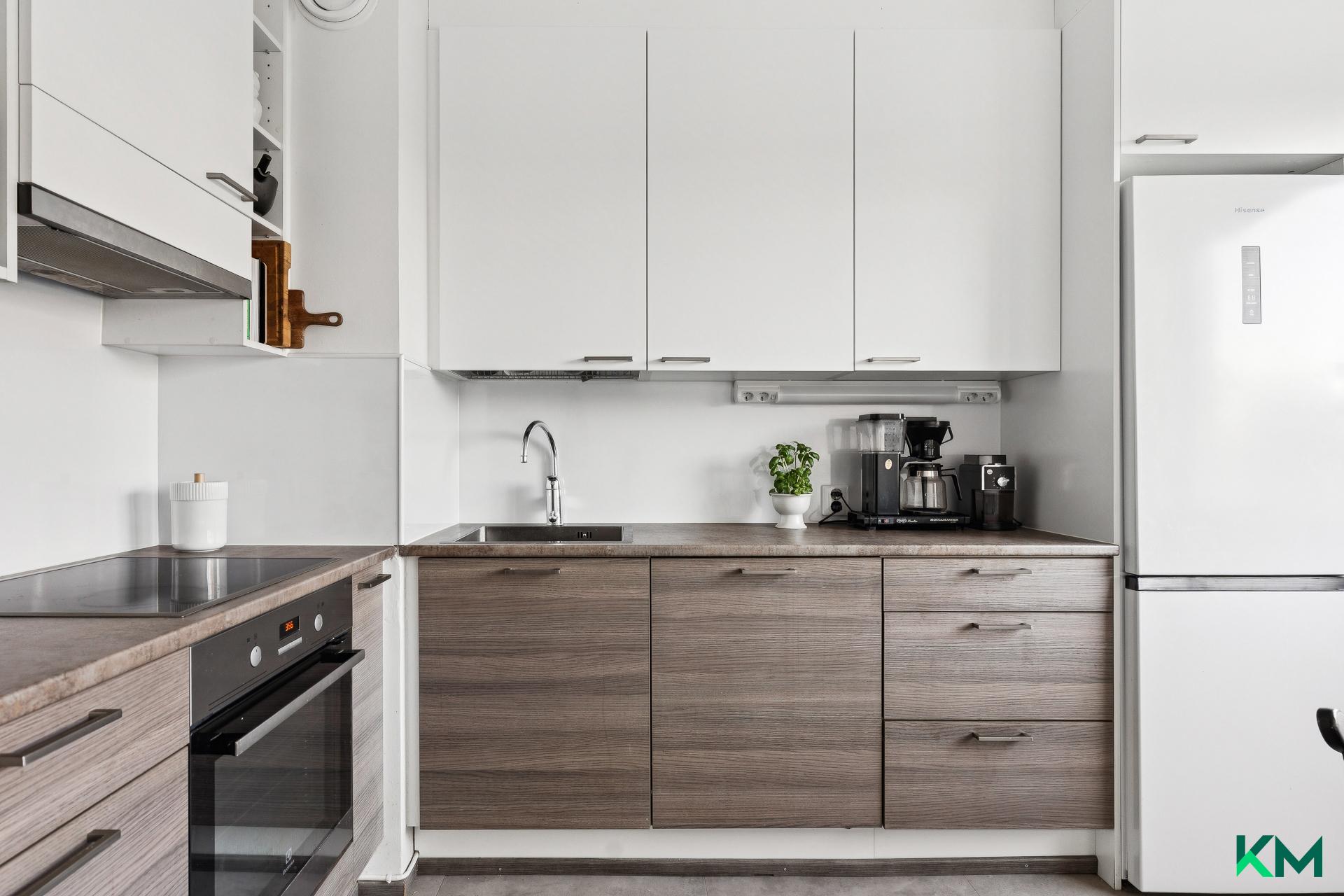 ja hienosti tilaa kokkailuun