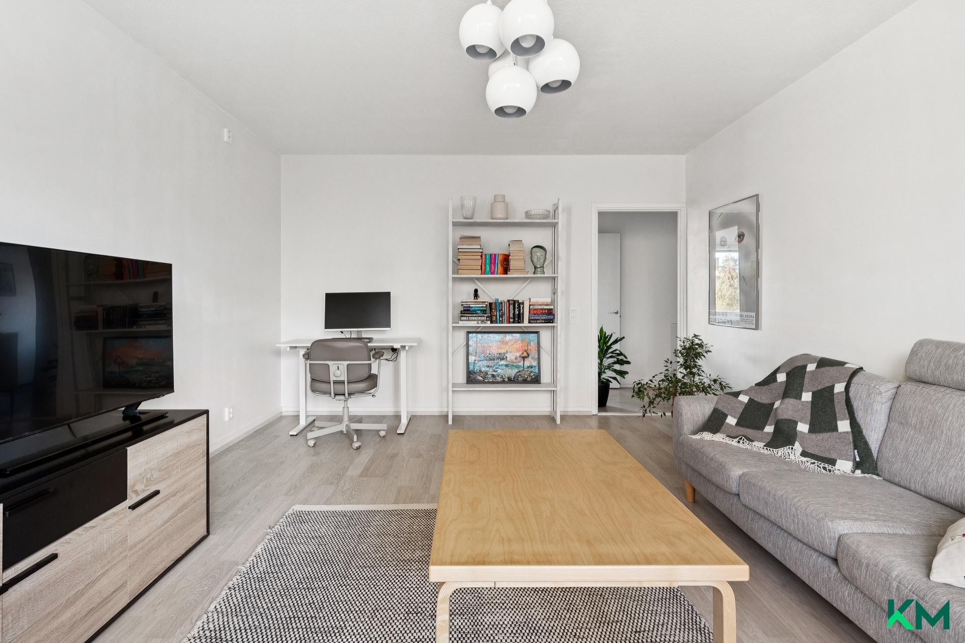 Olohuonetta eteisen suuntaan