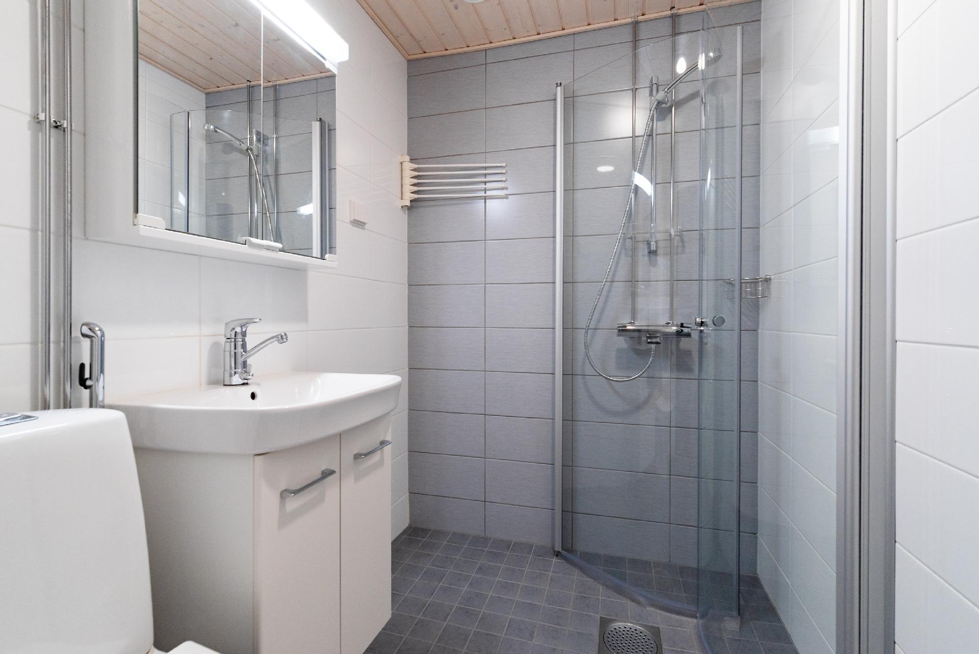 Remontoitu kylpyhuone