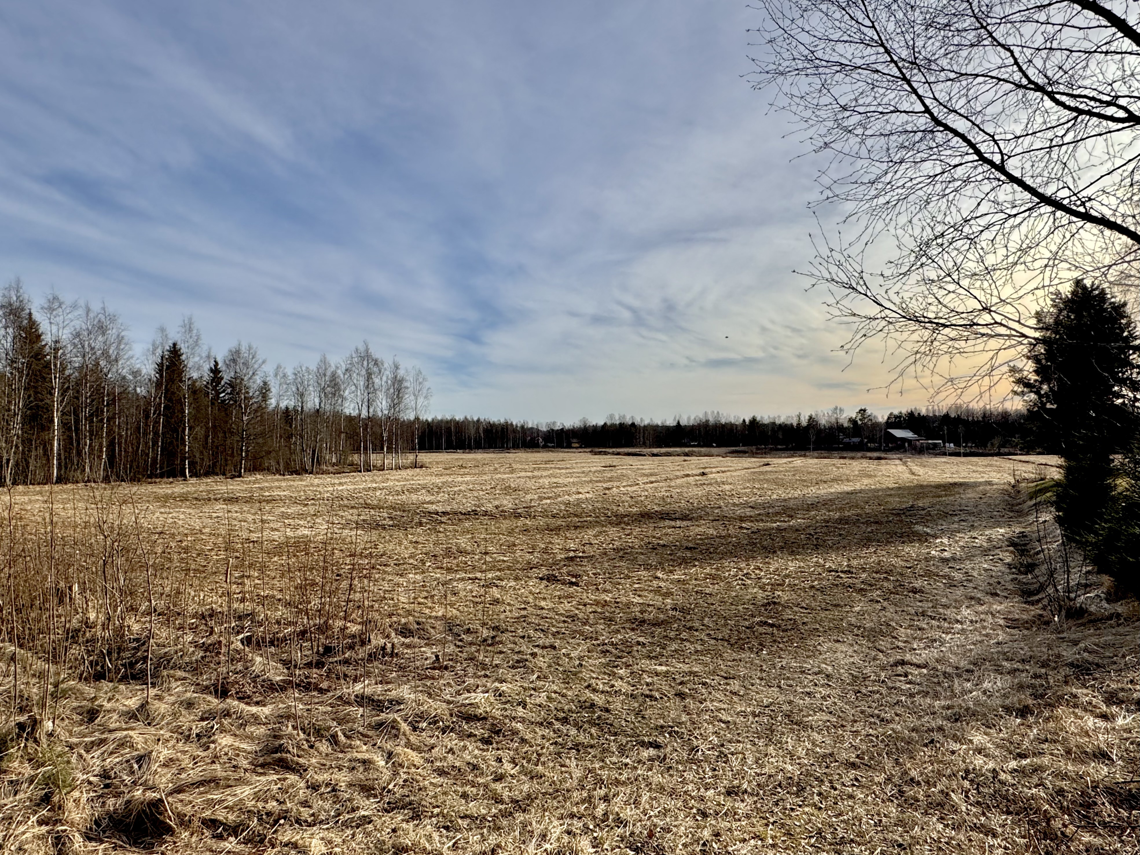 Kauniilla maisemilla varustettu rakennuspaikka
