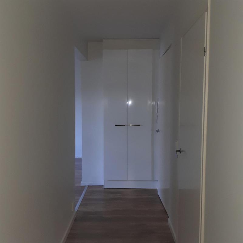 kylpyhuoneesta eteiskäytävään