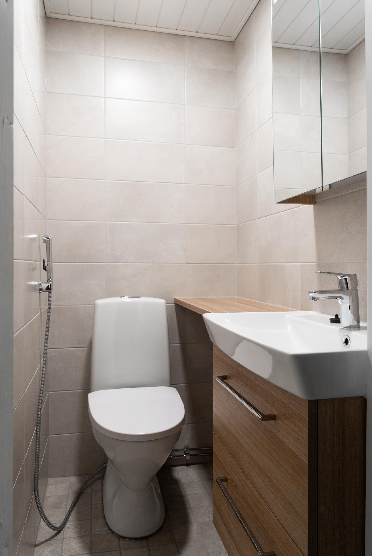 alakerran erillinen wc