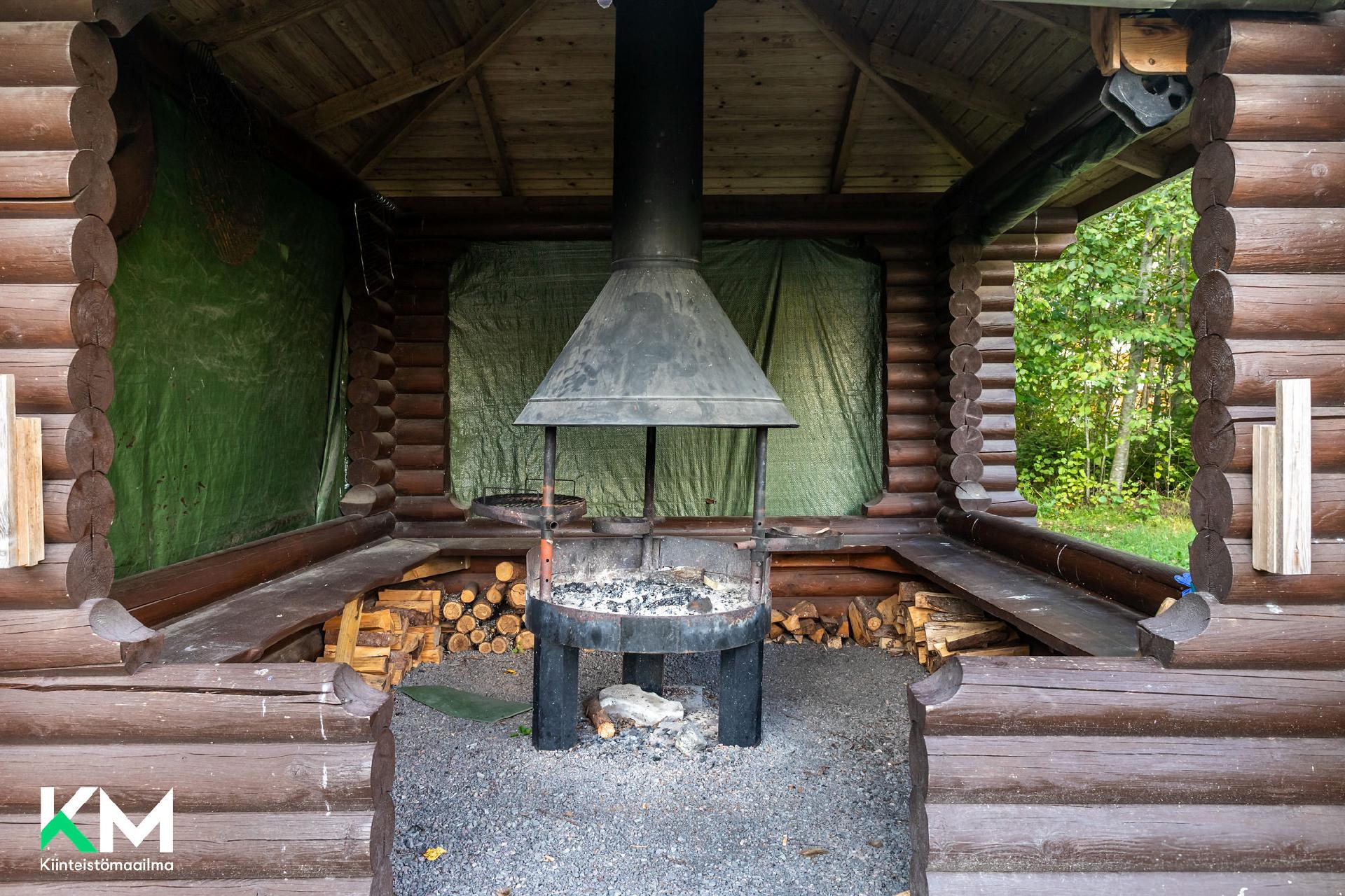 yhtiön grillauskatos