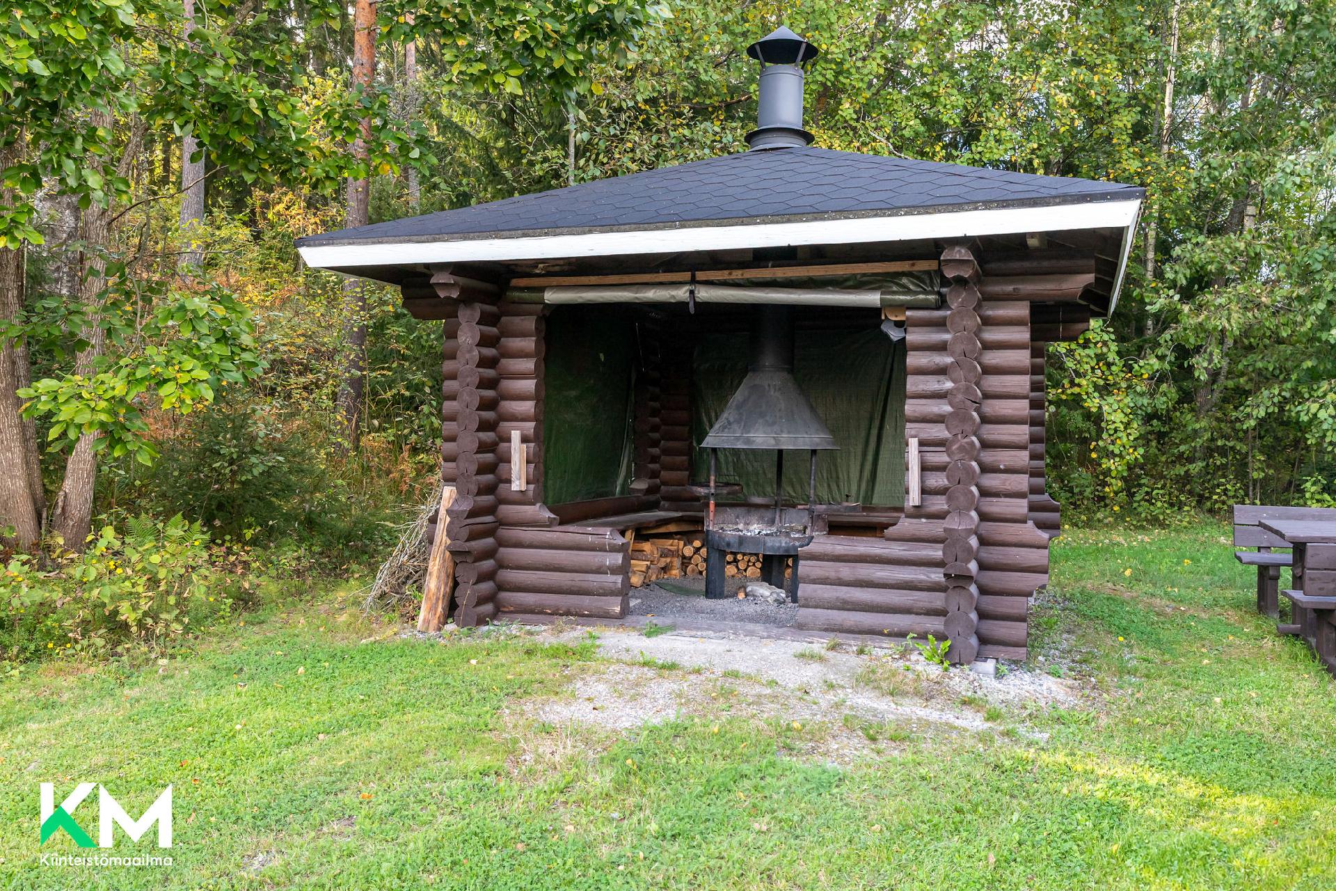 yhtiön grillauskatos