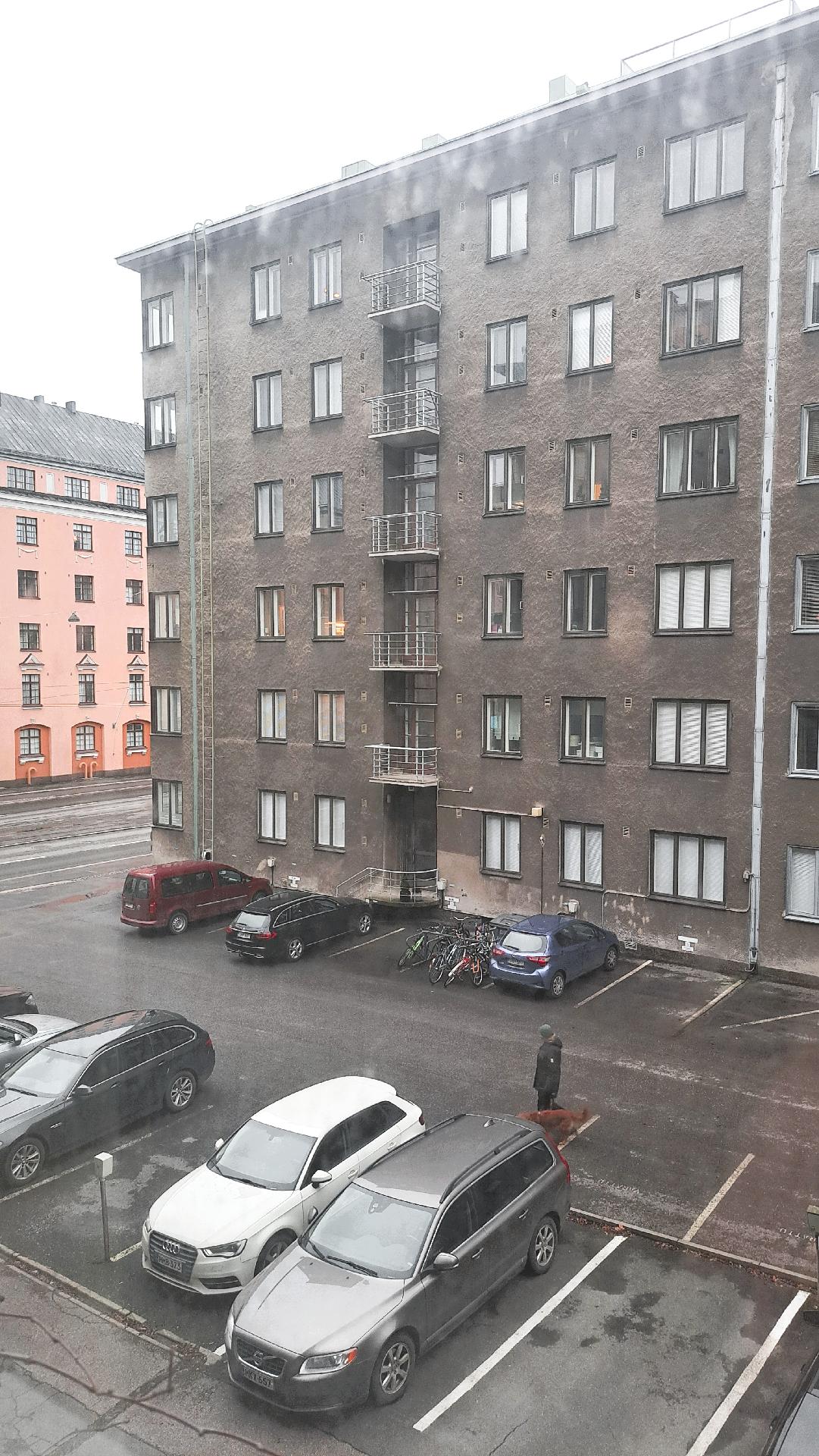 ikkunanäkymät etelän suuntaan