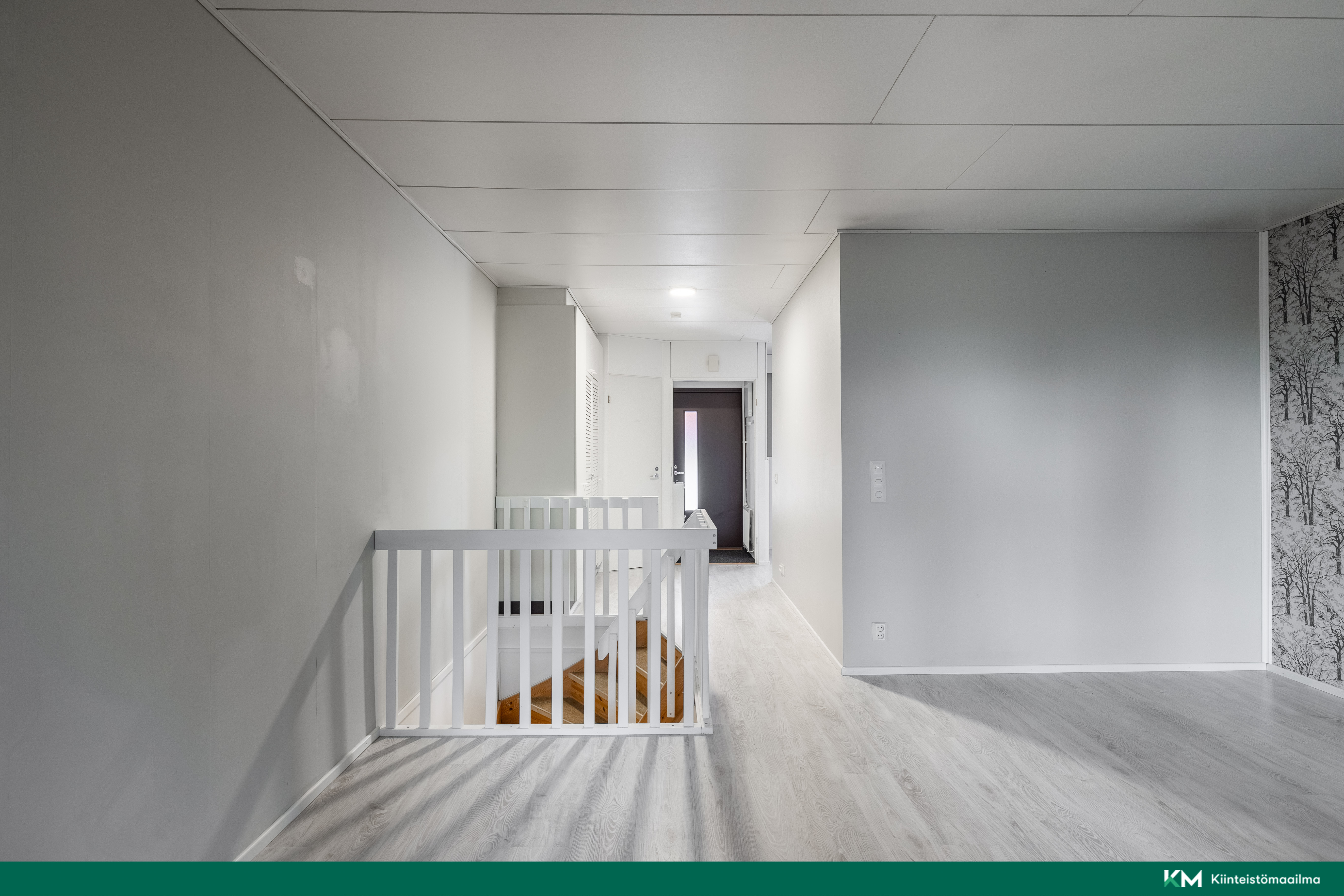 Olohuoneesta näkymä eteisen suuntaan