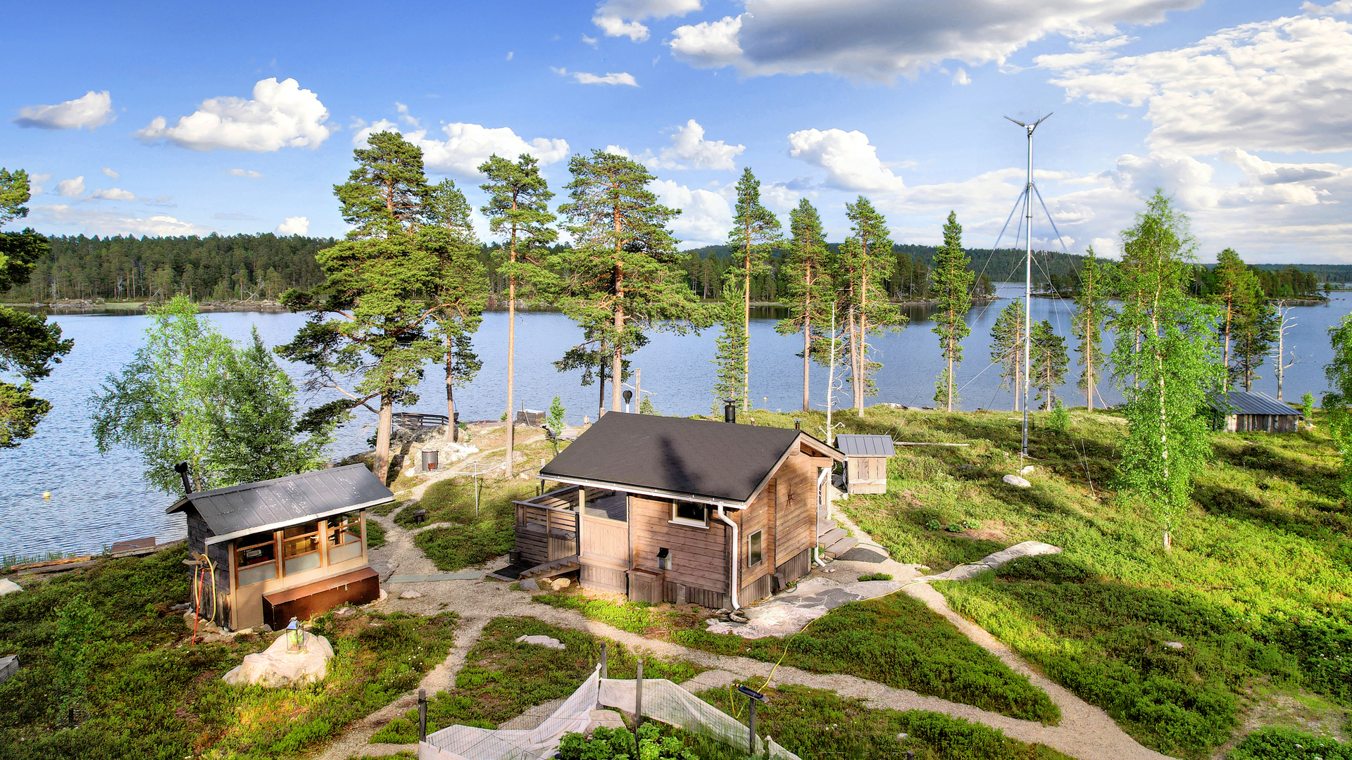 Saunarakennus ja kesäkeittiö