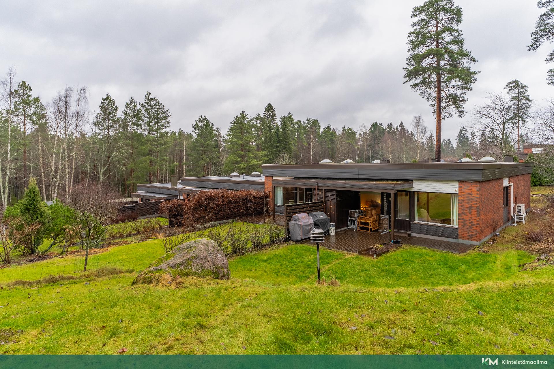 Pihanäkymä koilliseen