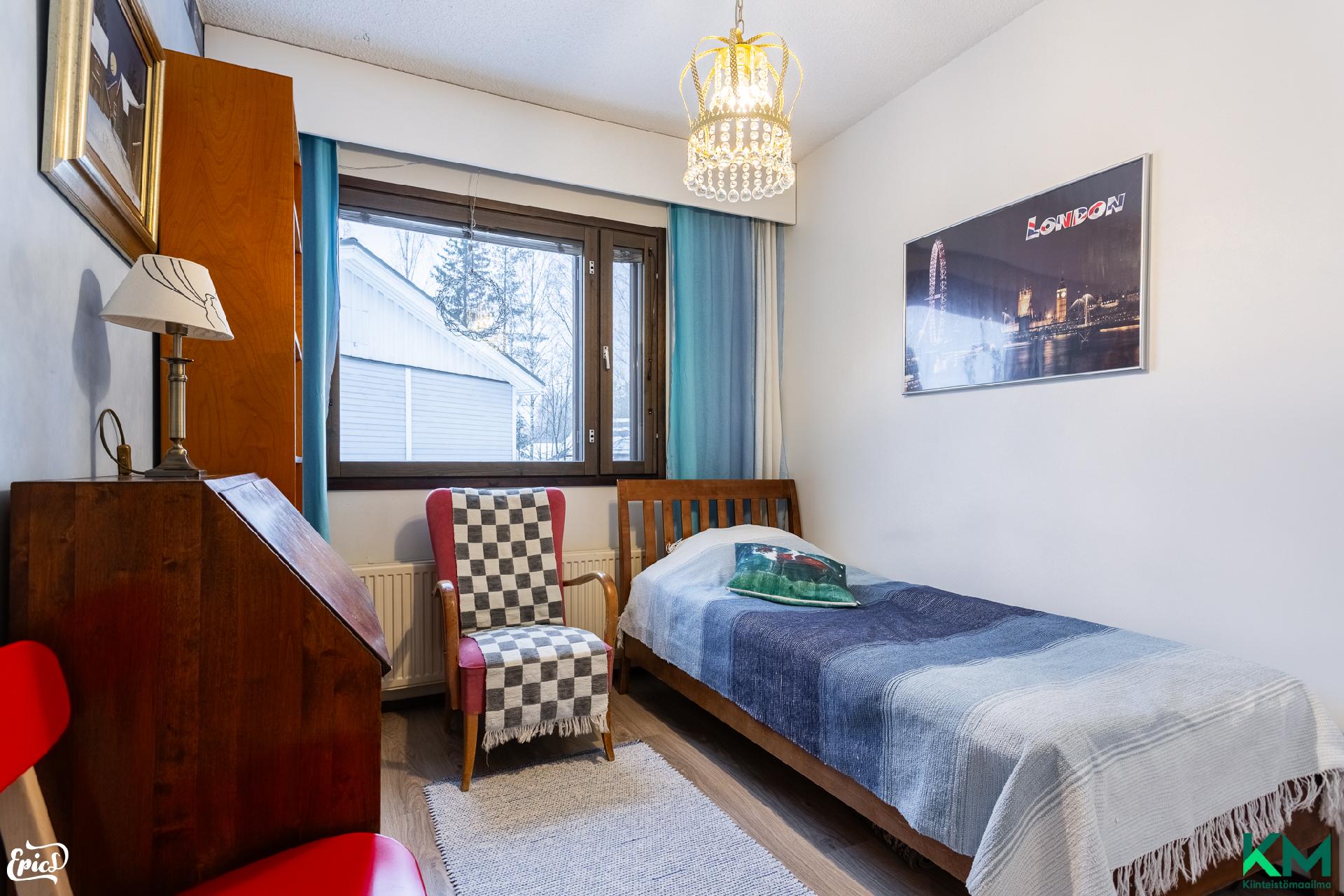 Yläkerran makuuhuone