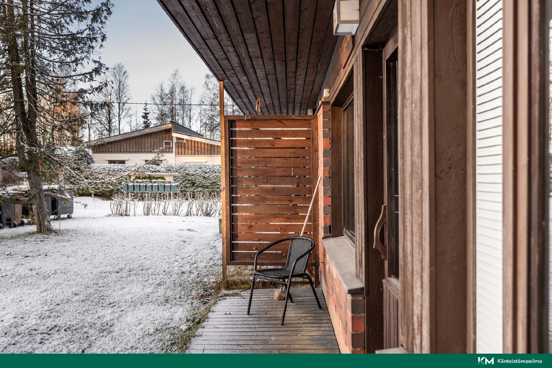 Näkymää takapihalta