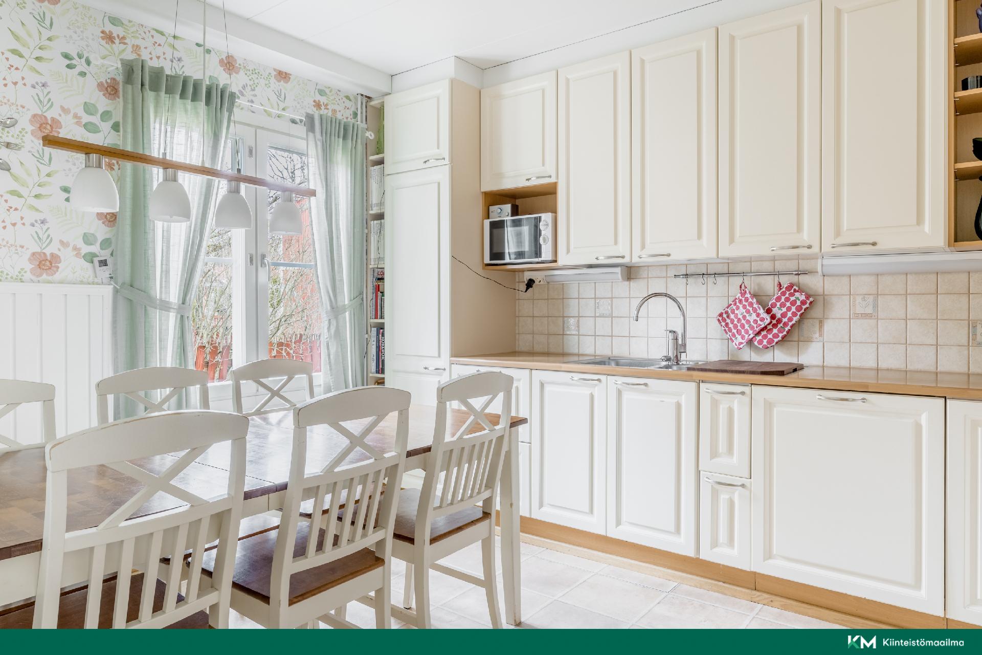 Kodikas ja lämminhenkinen keittiö