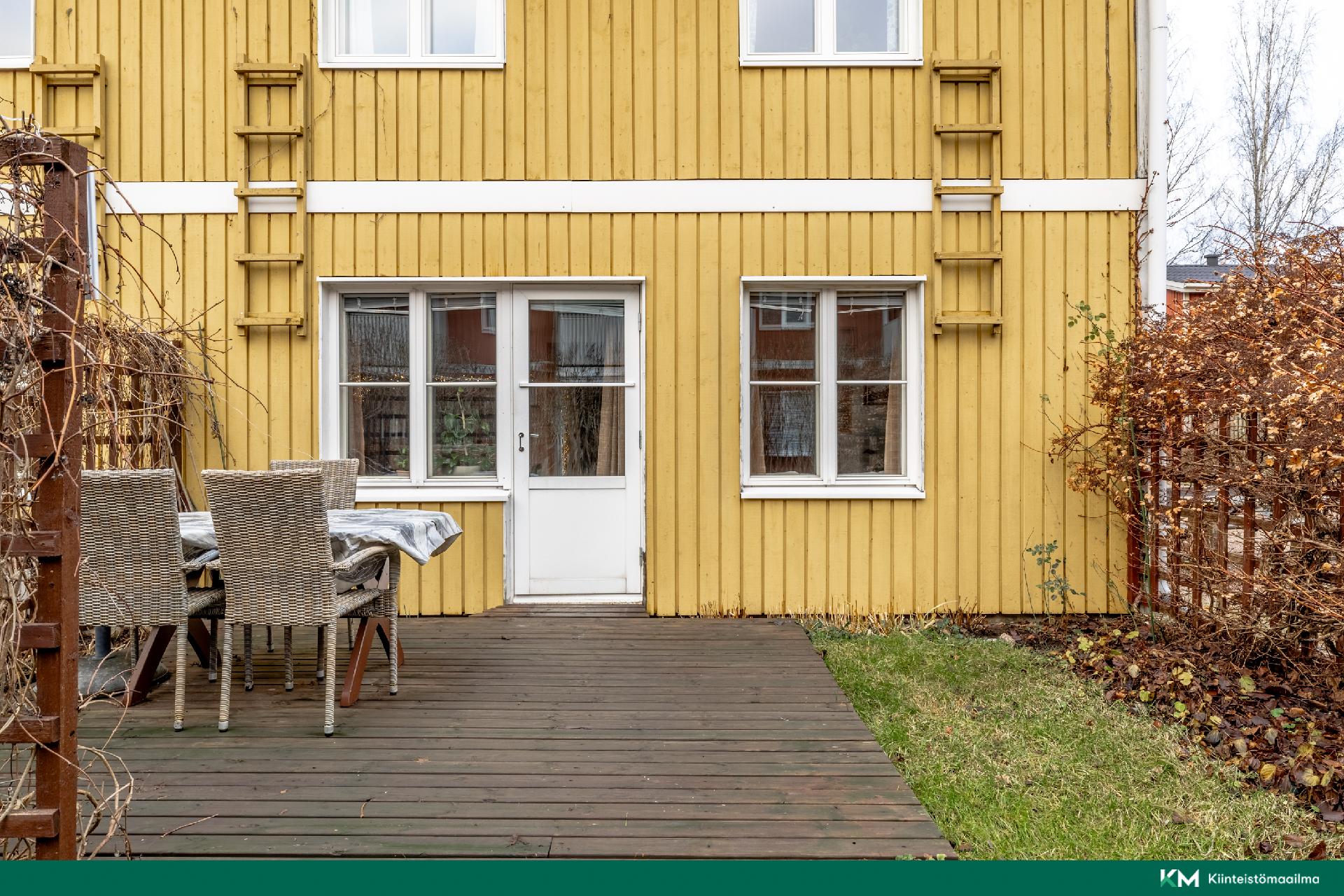 B5-asunnon piha, jossa avoterassi