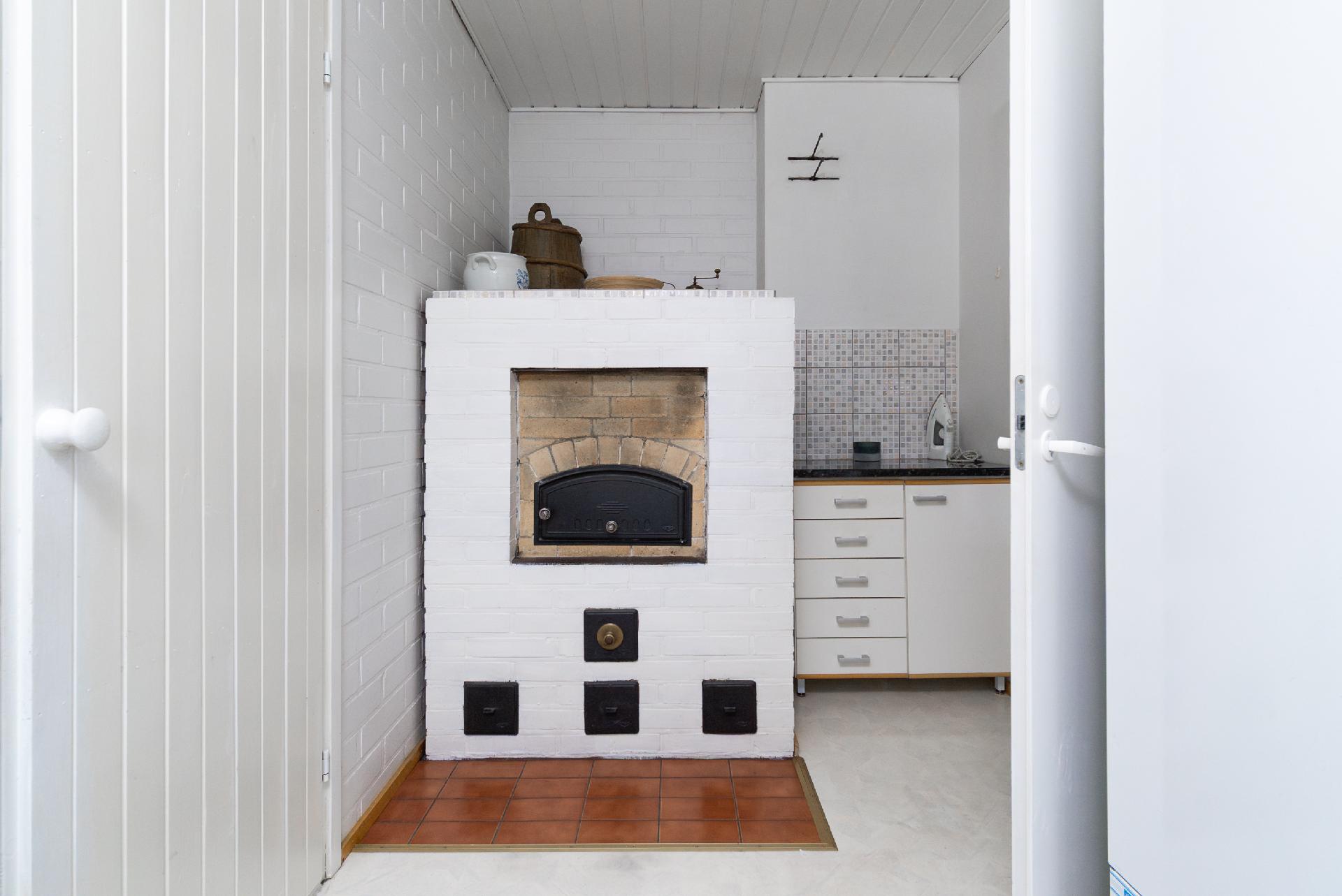 Leivinuuni kodinhoitohuoneessa