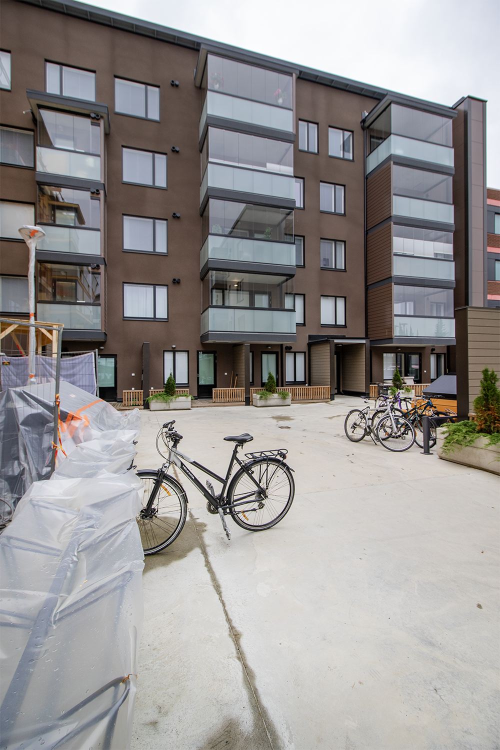 Taloyhtiön sisäpiha.