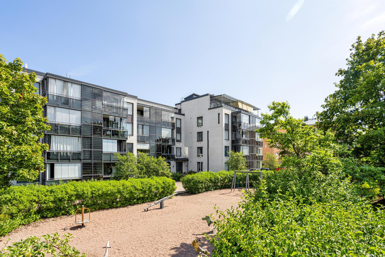 Julkisivu sisäpihan puolelta