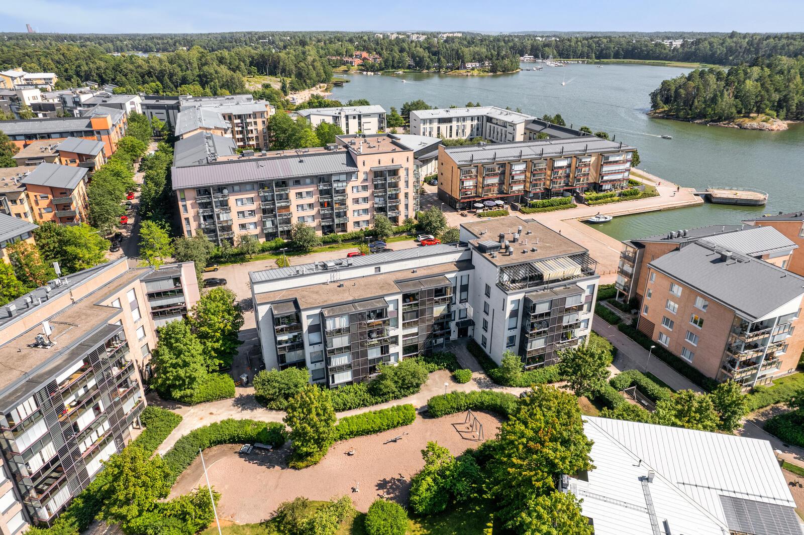 Asunto Oy Helsingin Neidonpaula sijaitsee omalla tontilla