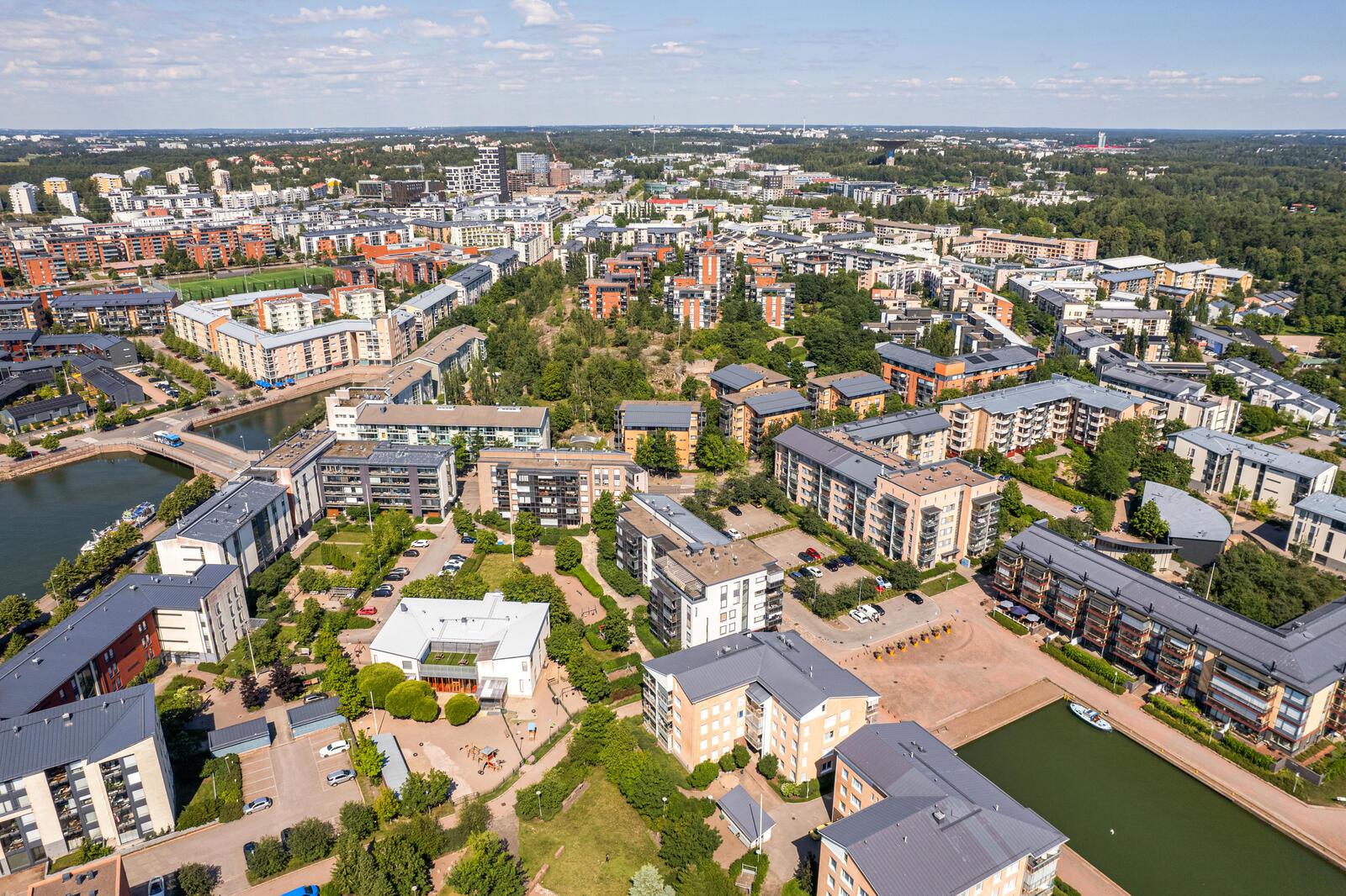 Metroasema ja kattavat palvelut lähellä