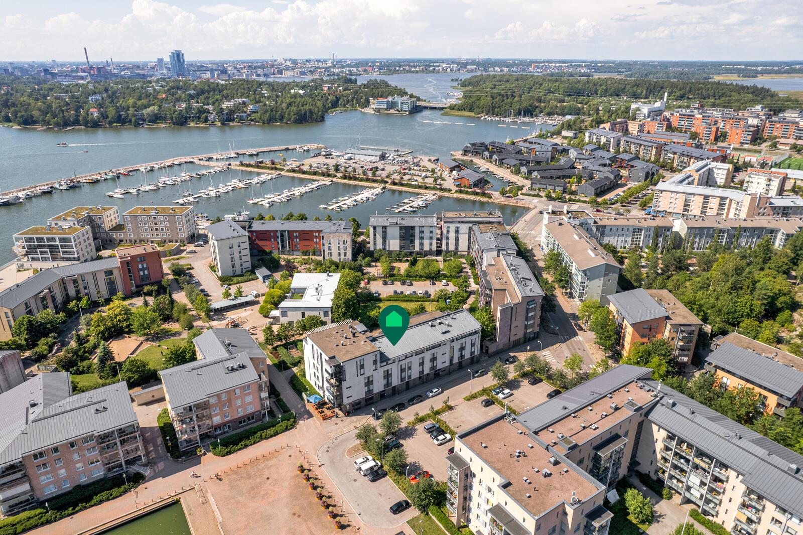 Asunto sijaitsee ylimmässä 4/4 kerroksessa