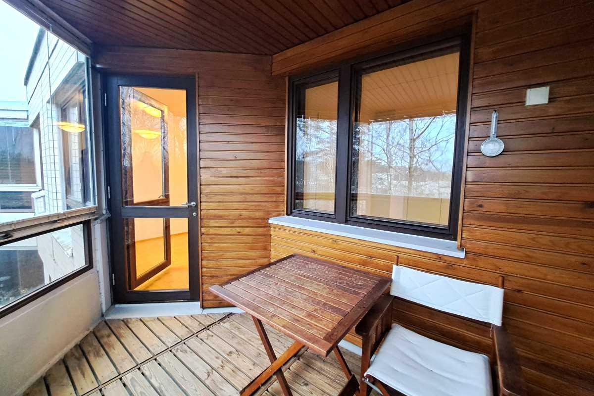 olohuoneen päätyparveke