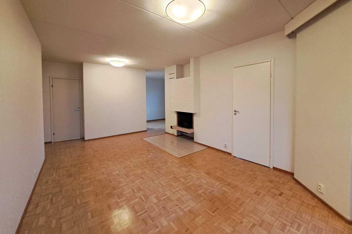 olohuone keittiö ruokailutilan suuntaan