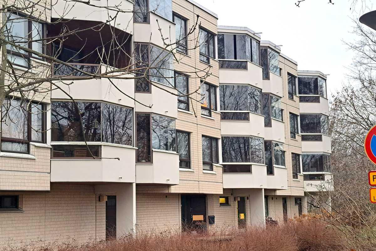 julkisivu Haukilahdenkadun puolelle