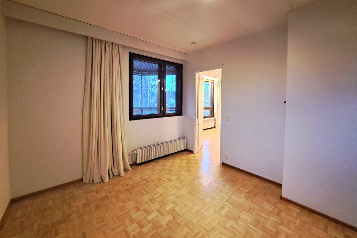 isompi mh olohuoneen suuntaan