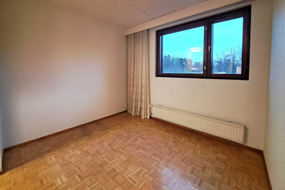 ruokalilutila olohuoneen suunnalta