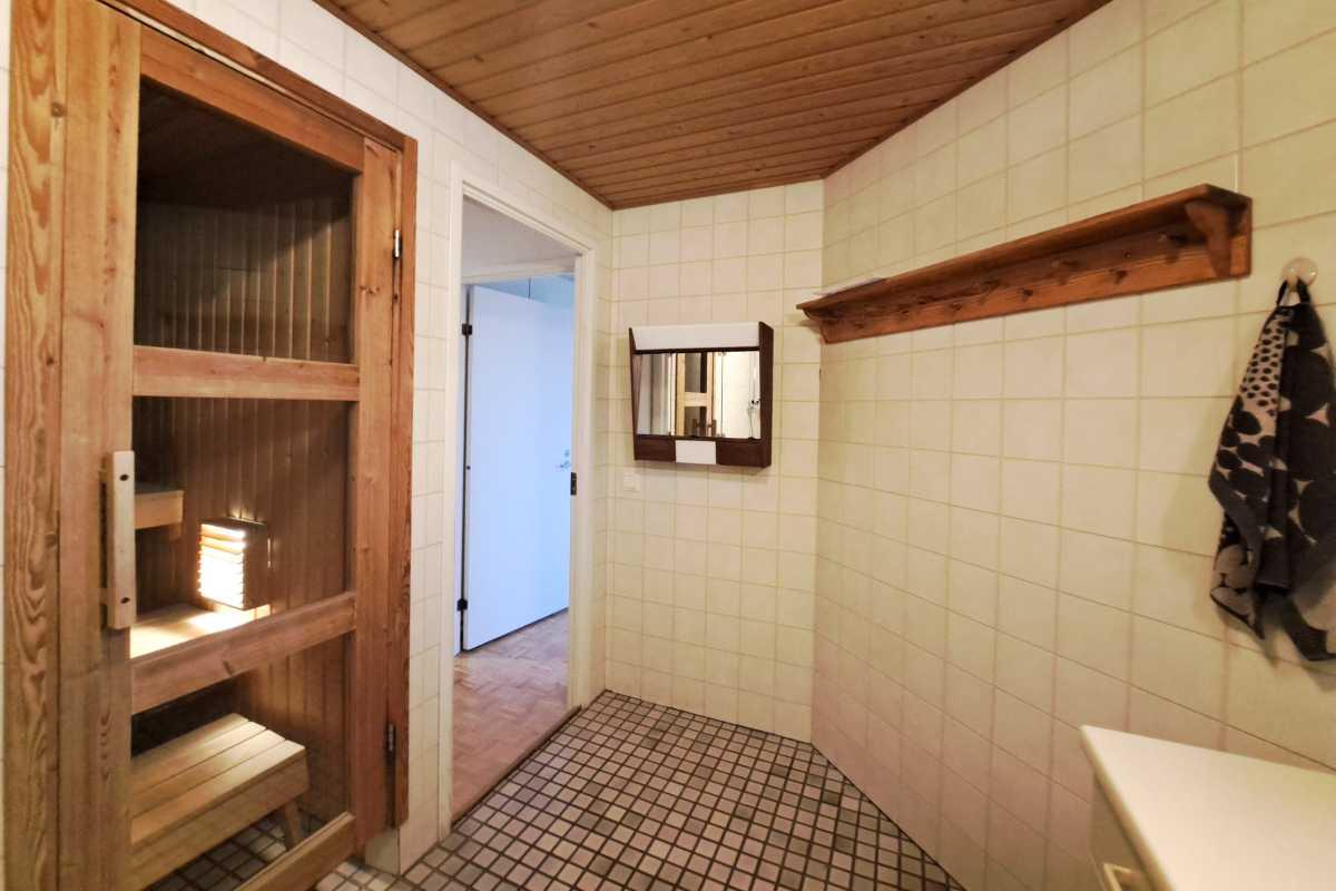 kph sauna eteisen suuntaan