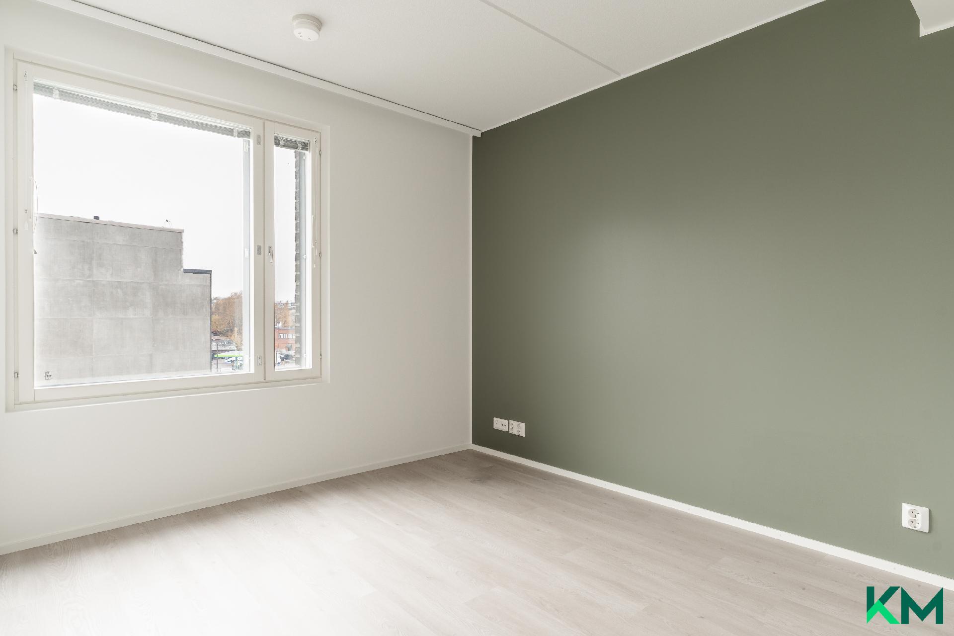 Toinen makuuhuone rauhaisan sisäpihan suuntaan