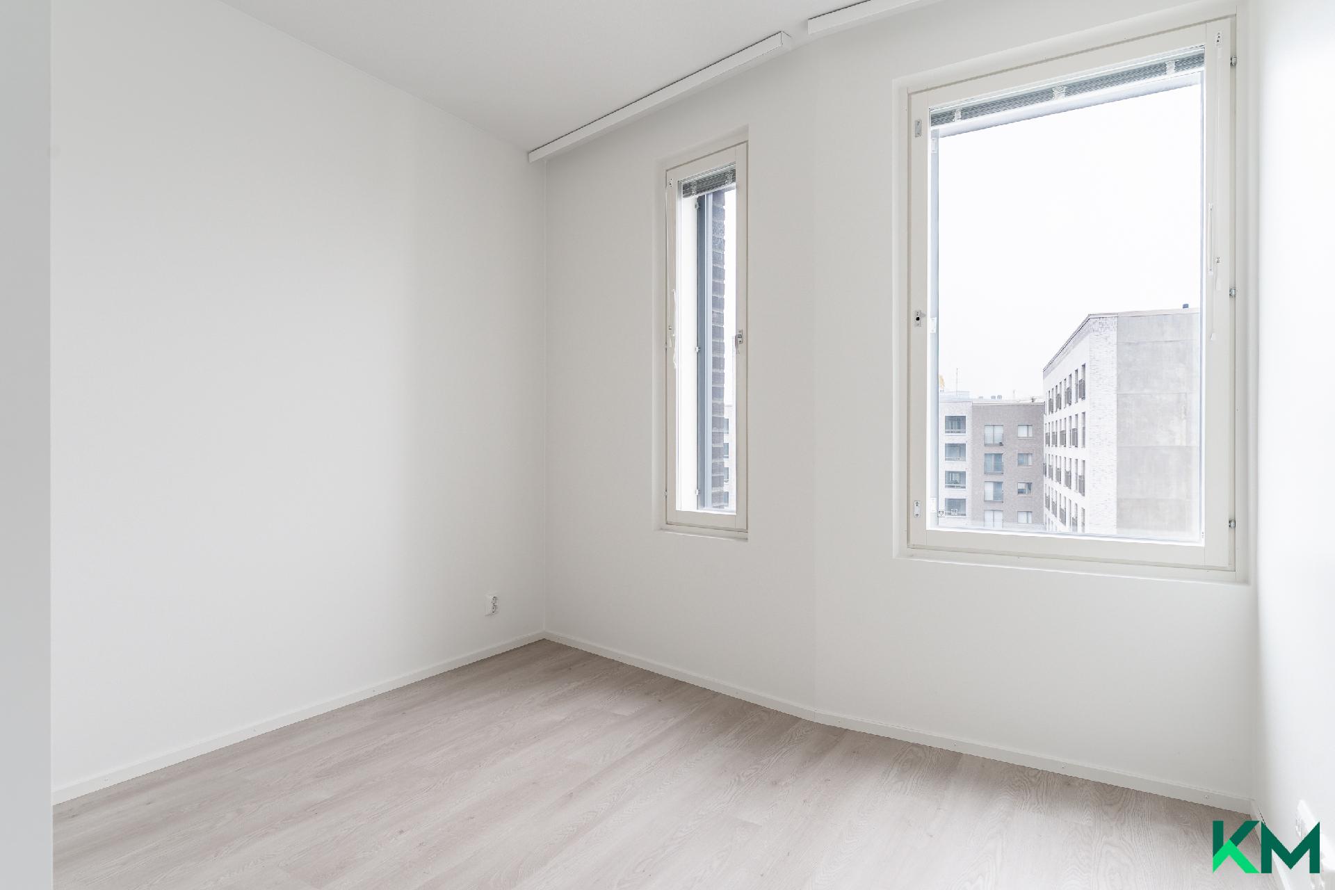 Ensimmäinen makuuhuone sisäpihan puolella