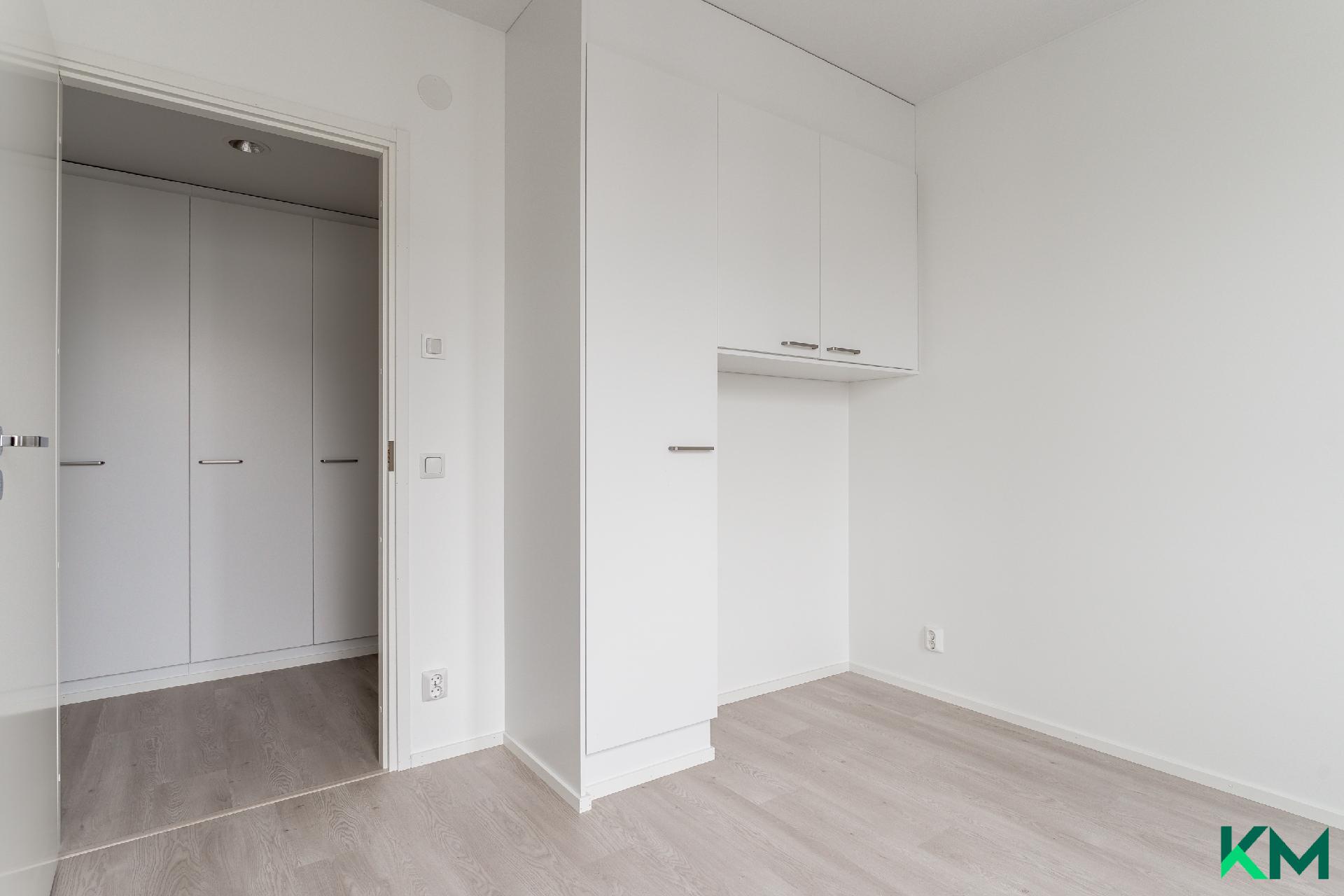 Makuuhuone ikkunoilta päin