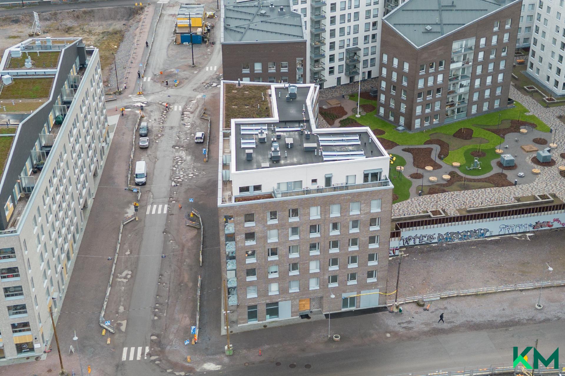 Yhtiöllä jaettu sisäpiha naapuri yhtiöiden kanssa