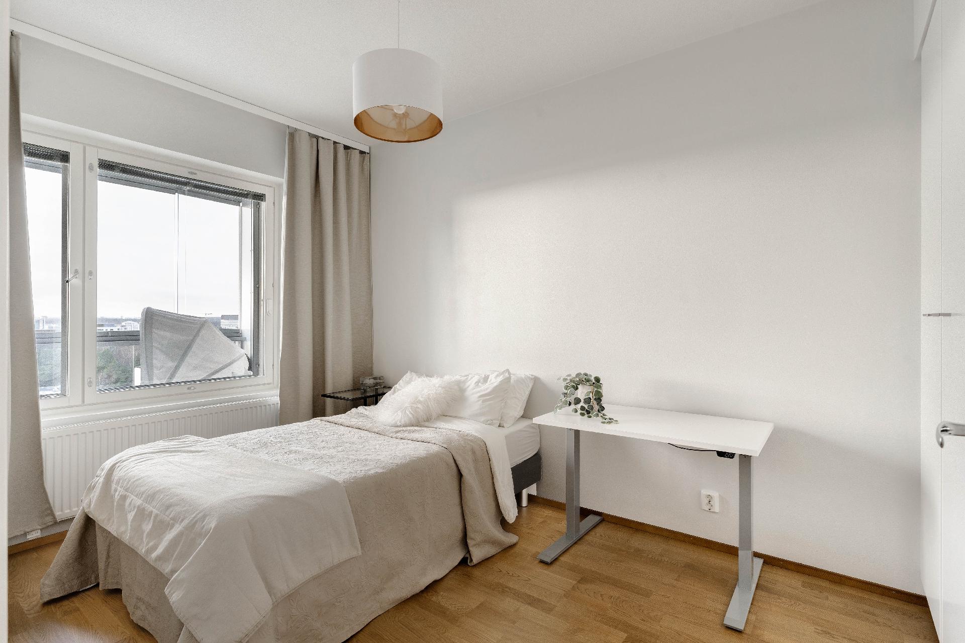 tilaa vaikka työpöydälle.